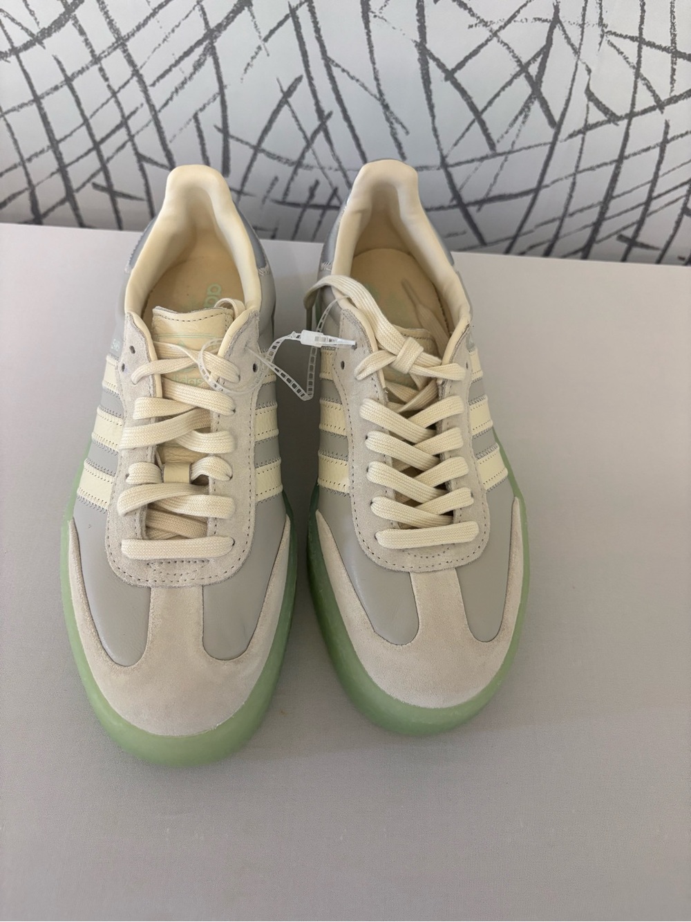 Adidas Samba shoes in the "Grey One/Crew White/Clear Mint" - Picture 4 of 14